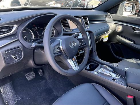 New 2025 INFINITI QX50 Sport image 9