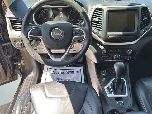 Used 2015 Jeep Cherokee Trailhawk w/ Comfort/Convenience Group AWD/4WD image 10