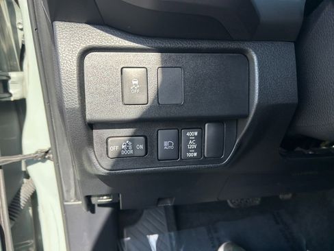 Used 2022 Toyota Tacoma TRD Off-Road AWD/4WD image 19