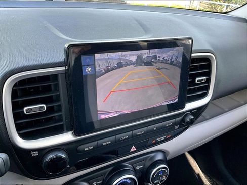 Used 2024 Hyundai Venue SEL image 23