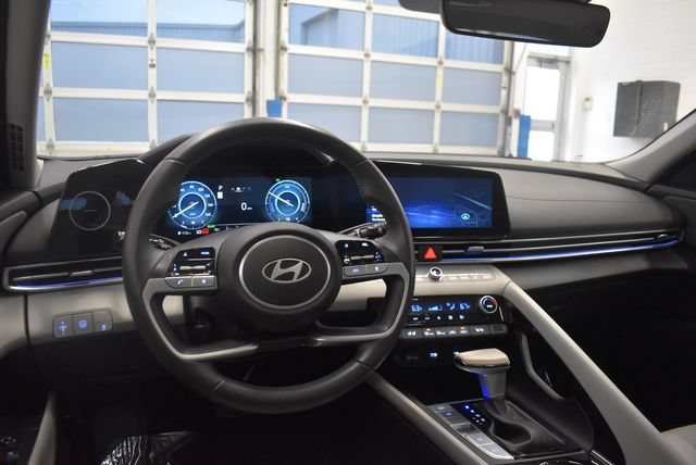 Used 2025 Hyundai Elantra Limited FWD image 22