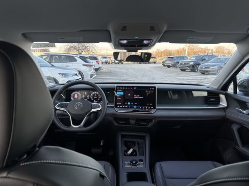 New 2026 Volkswagen Tiguan SE image 20