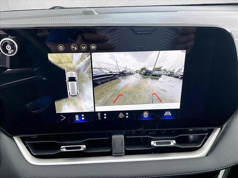 Used 2025 Chevrolet Equinox LT w/ Safety and Technology Package FWD image 23