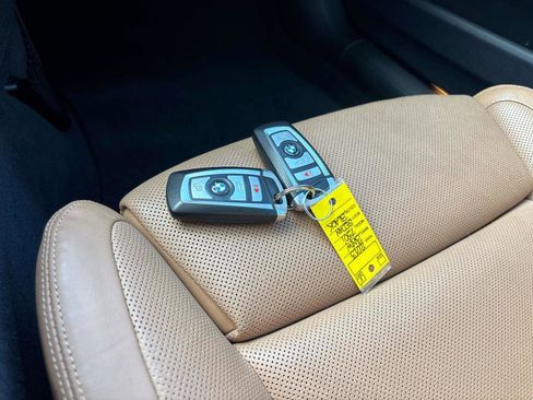 Used 2013 BMW 750i xDrive image 27