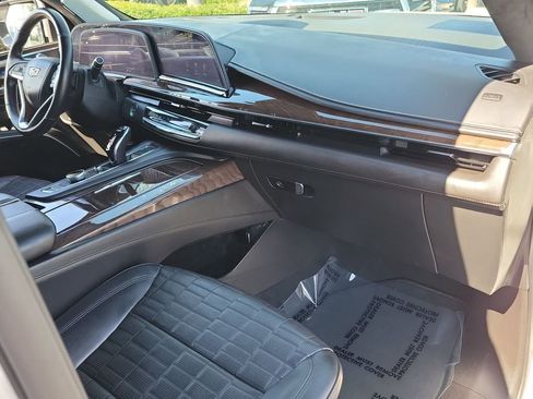 Certified 2021 Cadillac Escalade Premium Luxury Platinum image 28