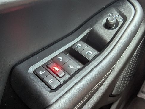 Used 2023 Jeep Grand Cherokee Laredo AWD/4WD image 27