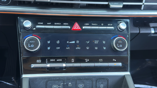 Used 2025 Hyundai Santa Fe Limited FWD image 24