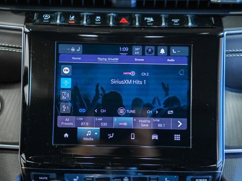 New 2025 Jeep Grand Cherokee L Altitude image 22