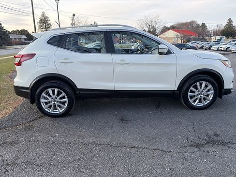 Used 2022 Nissan Rogue Sport SV image 8