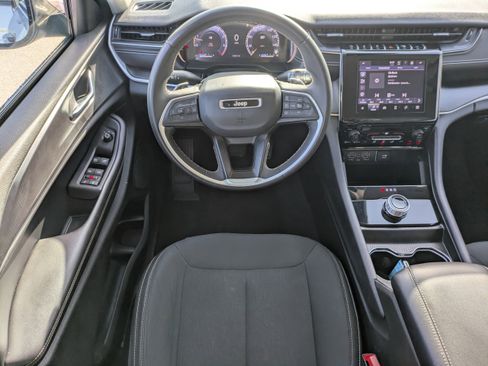 Used 2023 Jeep Grand Cherokee L Laredo image 20