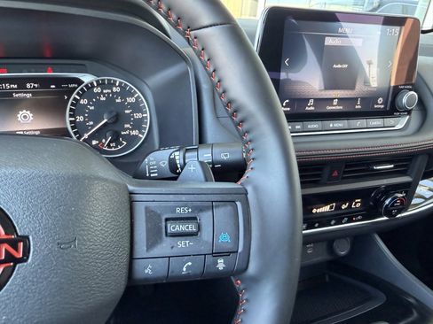 Used 2025 Nissan Rogue SV AWD/4WD image 30