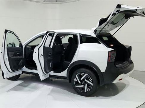 Certified 2025 Nissan Kicks SV w/ Illumination Package image 12