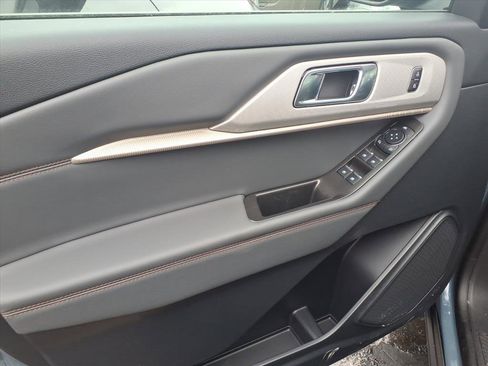 Used 2026 Ford Explorer Active AWD/4WD image 11