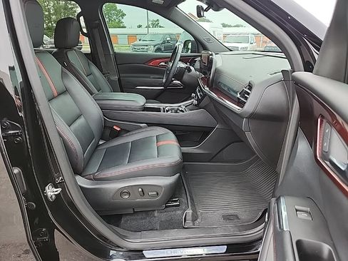 Used 2024 Chevrolet Traverse RS AWD/4WD image 37
