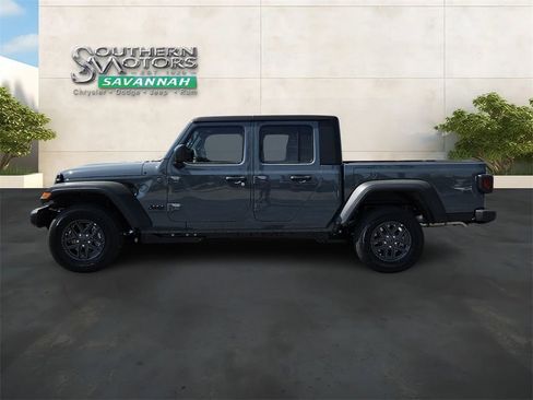 New 2026 Jeep Gladiator Sport AWD/4WD image 2
