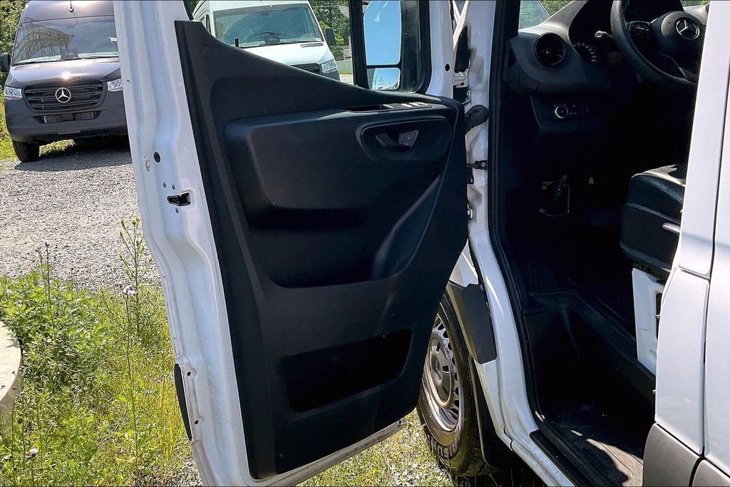 Used 2023 Mercedes-Benz Sprinter 2500 image 14