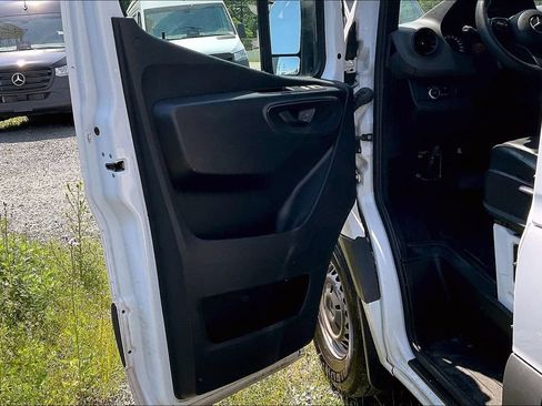 Used 2023 Mercedes-Benz Sprinter 2500 image 14