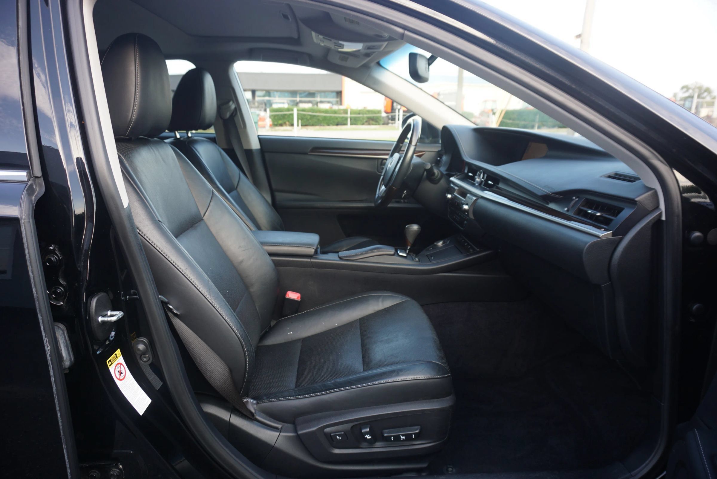Used 2014 Lexus ES 350 w/ Luxury Package FWD image 25