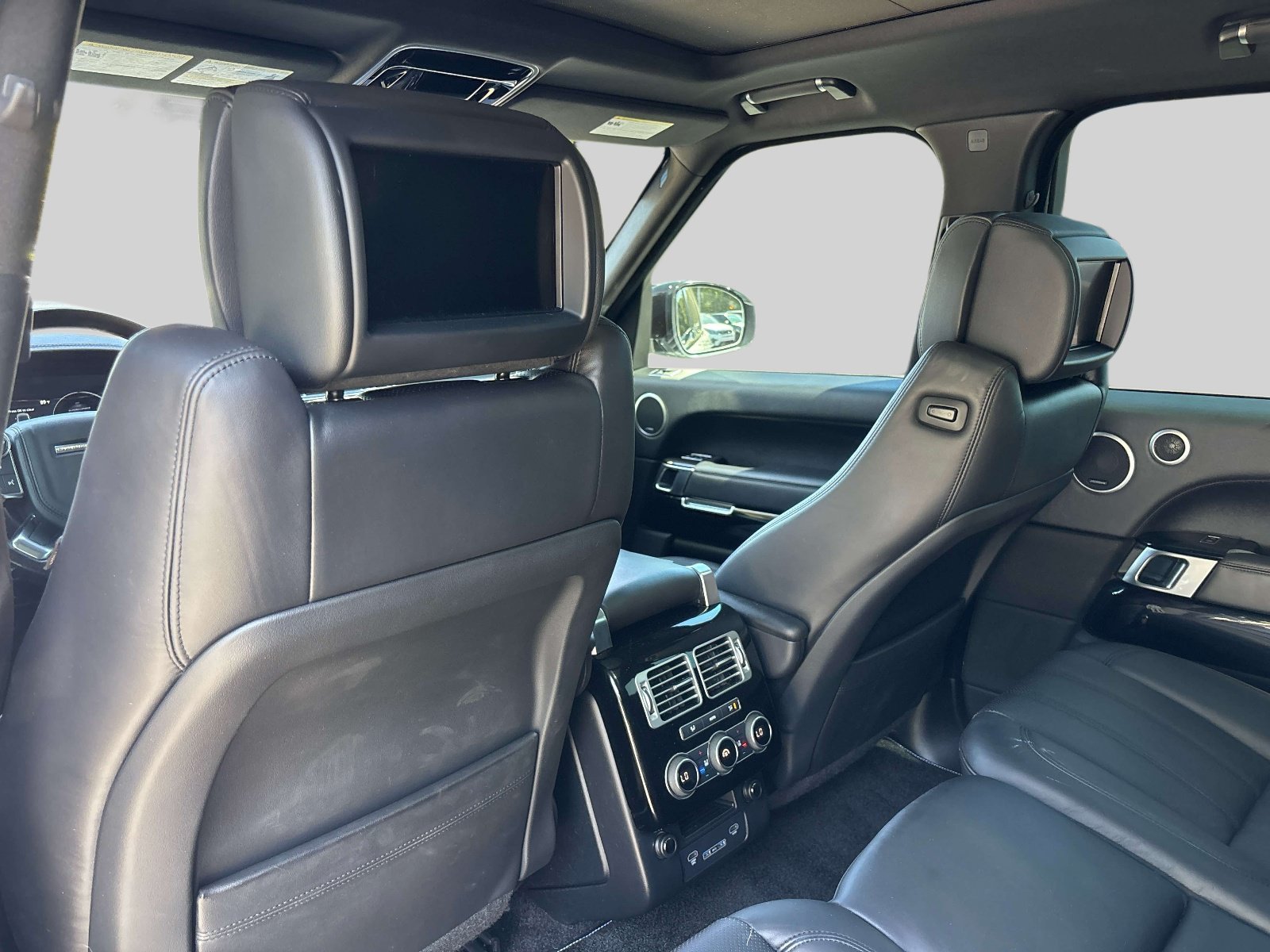 Used 2017 Land Rover Range Rover Supercharged AWD/4WD image 14