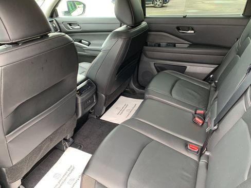 Used 2023 Nissan Pathfinder SL AWD/4WD image 14
