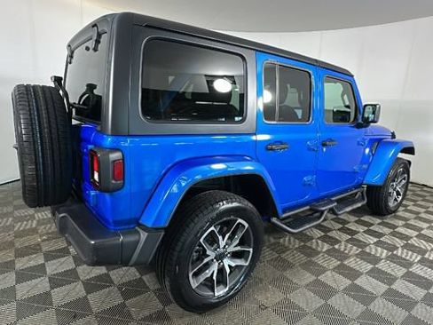 Used 2024 Jeep Wrangler Unlimited w/ Convenience Group AWD/4WD image 2