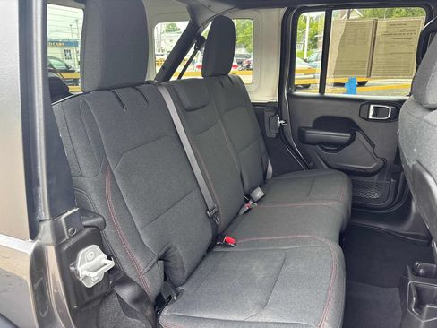 Used 2024 Jeep Wrangler Unlimited Rubicon AWD/4WD image 25