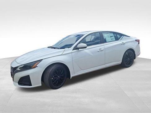 New 2026 Nissan Altima 2.5 SV w/ SV Special Edition Package FWD image 3