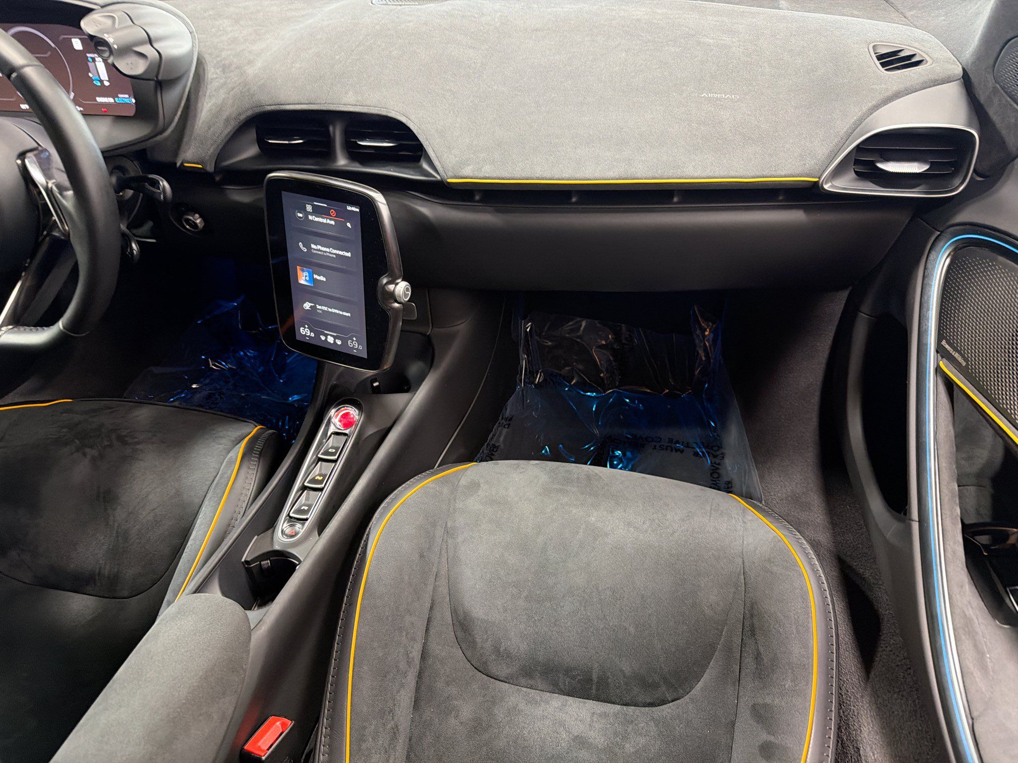 Used 2023 McLaren Artura RWD image 17