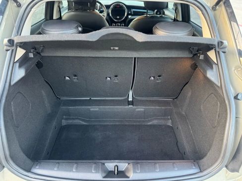 Used 2019 MINI Cooper 4-Door Hardtop w/ Signature Upholstery Package image 13