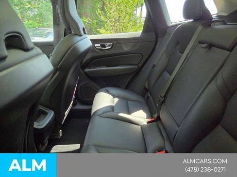 Used 2023 Volvo XC60 B5 Plus w/ Climate Package AWD/4WD image 4