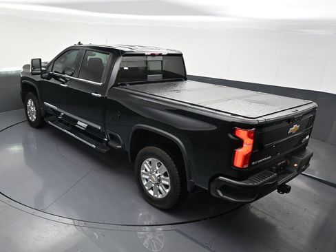 Used 2024 Chevrolet Silverado 2500 High Country w/ High Country Premium Package AWD/4WD image 19