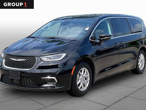 Certified 2024 Chrysler Pacifica Touring-L FWD image 1