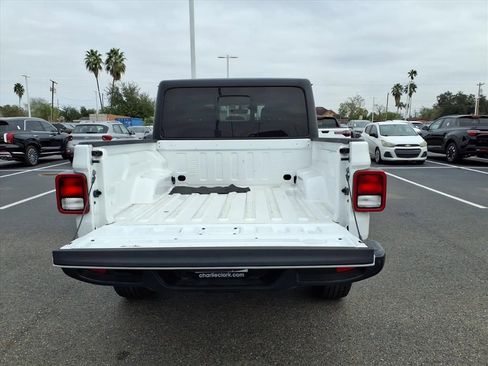 Used 2023 Jeep Gladiator Overland image 20