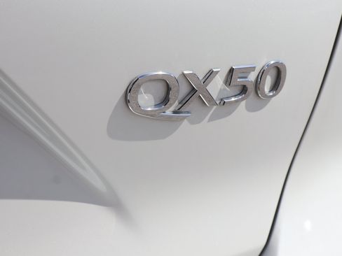 Certified 2023 INFINITI QX50 Luxe FWD image 9