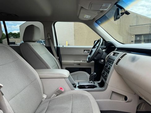 Used 2010 Ford Flex SE FWD image 24