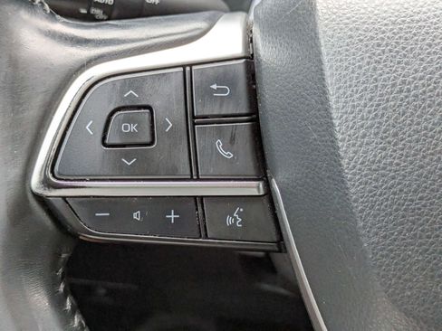 Used 2022 Toyota Highlander XSE FWD image 31