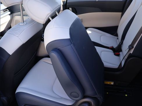 New 2026 Kia Carnival EX image 15