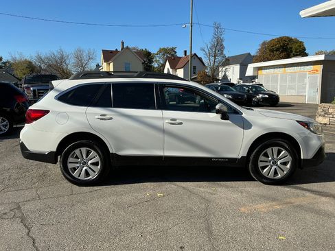 Used 2019 Subaru Outback 2.5i Premium image 2