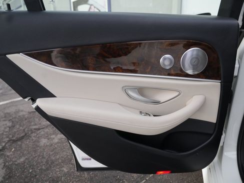 Used 2019 Mercedes-Benz E 300 4MATIC image 32