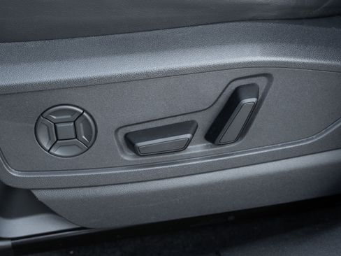 Certified 2025 Audi Q5 Premium w/ Convenience Package image 21