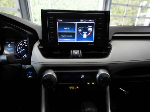 Used 2020 Toyota RAV4 XLE w/ Carpet Mat Package AWD/4WD image 17