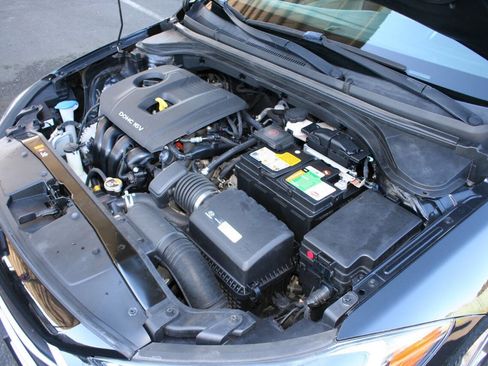 Used 2017 Hyundai Elantra SE image 22