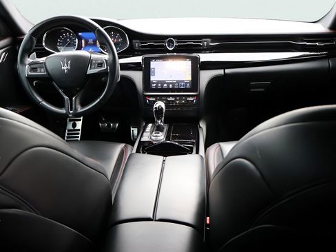 Used 2018 Maserati Quattroporte S Q4 AWD/4WD image 15