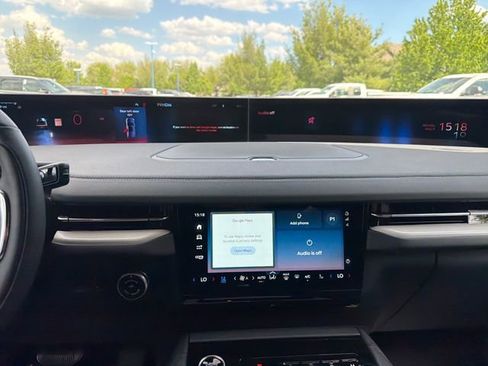 New 2026 Lincoln Navigator L Reserve AWD/4WD image 18