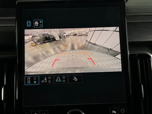 Used 2025 GMC Acadia Elevation image 19