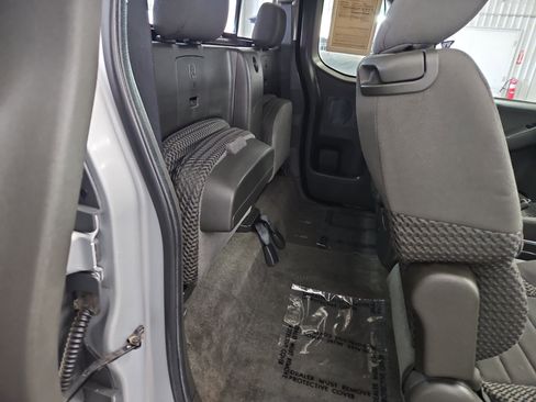 Used 2011 Nissan Frontier SV w/ SV Premium Utility Pkg image 10