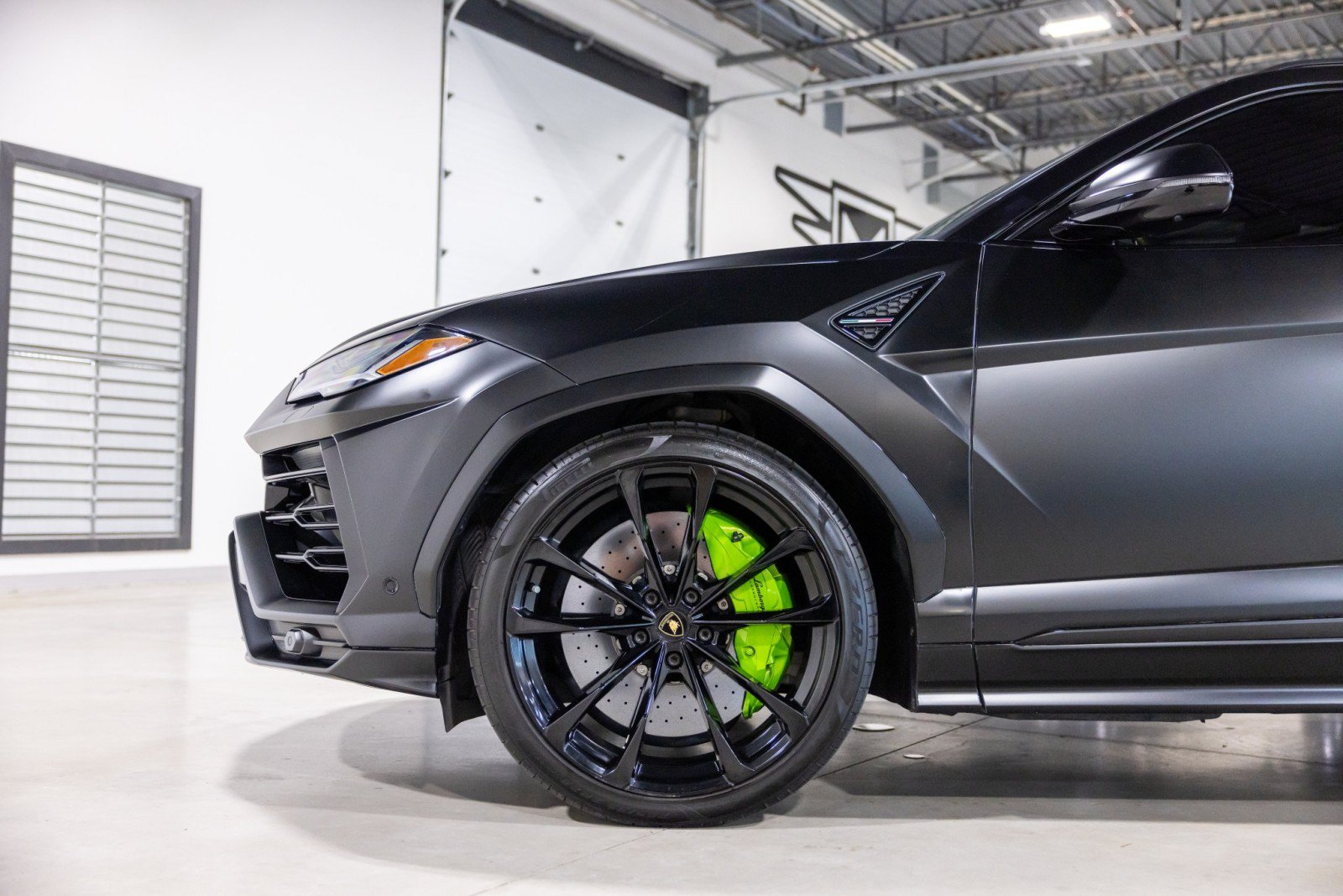 Used 2022 Lamborghini Urus AWD/4WD image 17