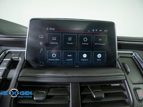 Used 2024 GMC Yukon XL AT4 w/ AT4 Premium Plus Package AWD/4WD image 19