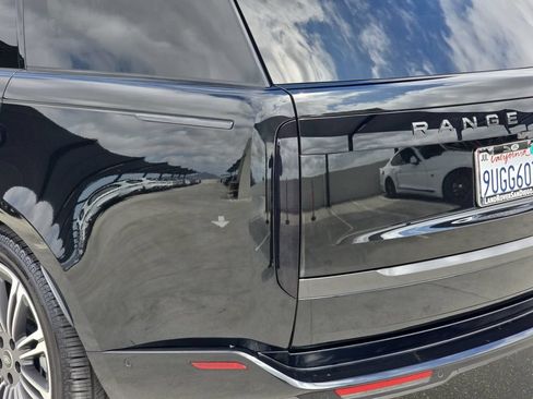 Certified 2025 Land Rover Range Rover SE AWD/4WD image 36