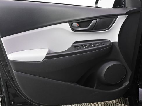 Used 2023 Hyundai Kona SEL w/ Winter Weather Package image 22